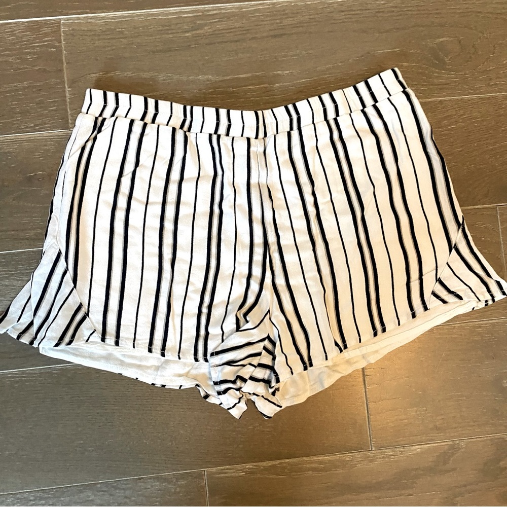 Kendall and Kylie flowy shorts